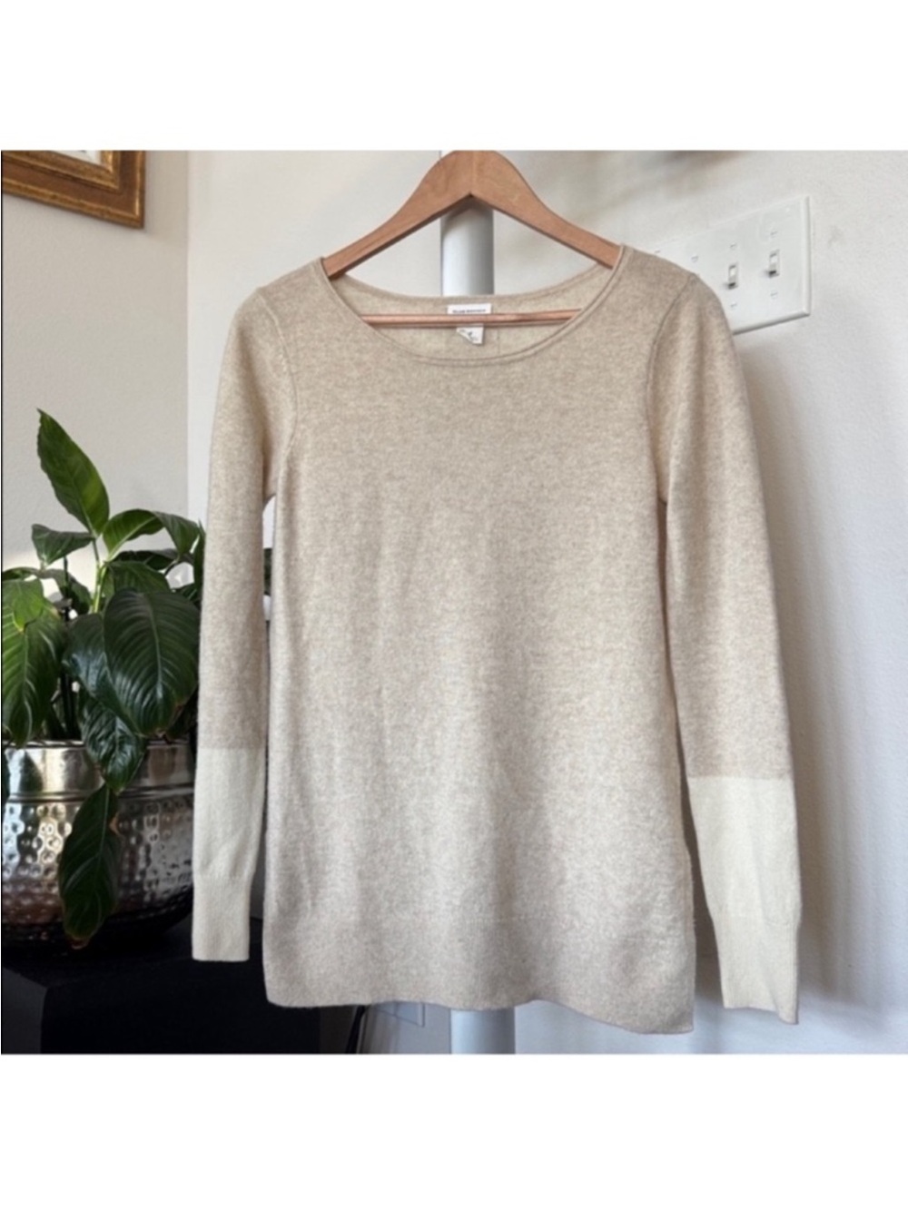 Club Monaco Cashmere Sweater Sz S Beige Ivory Soft preppy Feminine